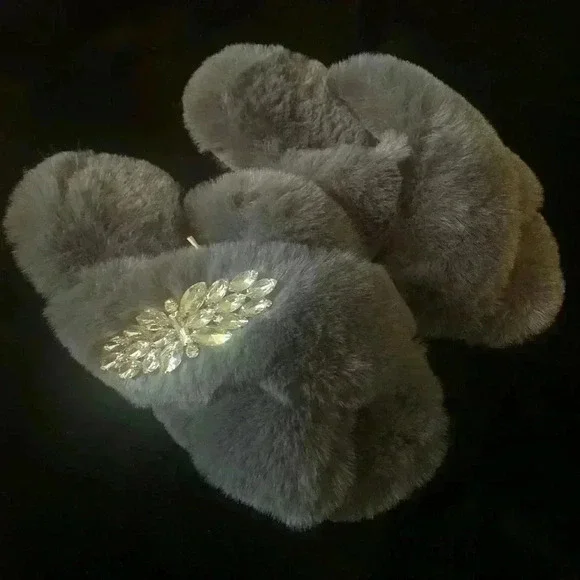 💎💎Express NEW faux fur slippers size s💎💎 - Picture 1 of 4